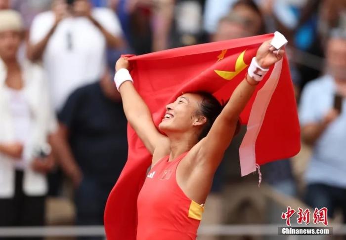 中国健儿巴黎奥运多点开花 潘展乐、邓雅文等创