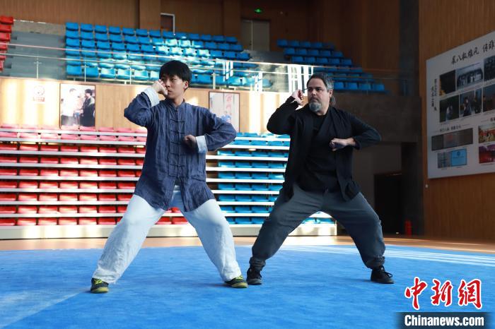 八极拳传承人吴昊再现曾祖父赛场英姿 时隔71年
