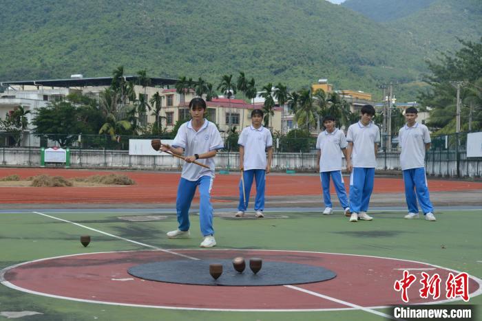 少数民族传统体育项目进校园：三亚校园掀起民