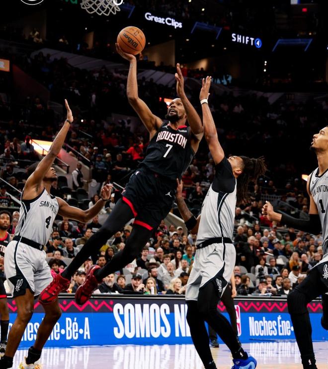 文班亚马29+8+4盖帽 马刺狂胜火箭创两项纪录