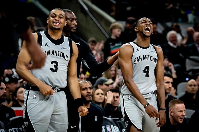 文班亚马29+8+4盖帽 马刺狂胜火箭创两项纪录