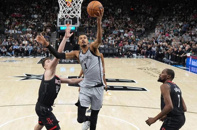 文班亚马29+8+4盖帽 马刺狂胜火箭创两项纪录