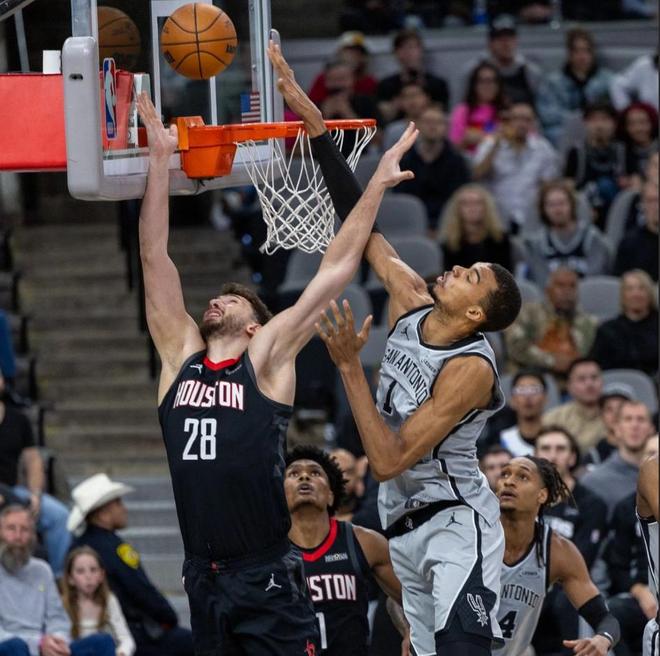 文班亚马29+8+4盖帽 马刺狂胜火箭创两项纪录