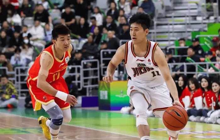 新疆与吉林卡位战吉林险胜 新疆季后赛席位悬念