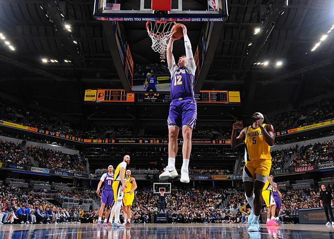 湖人轻取步行者 拉拉维亚防守亮眼助队登顶西部