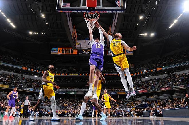 湖人轻取步行者 拉拉维亚防守亮眼助队登顶西部