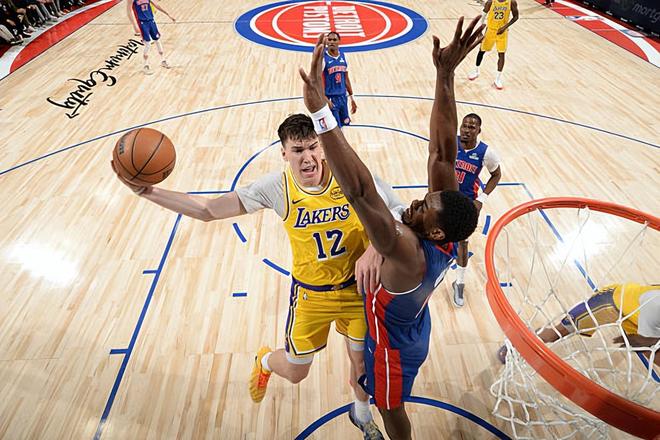 湖人轻取步行者 拉拉维亚防守亮眼助队登顶西部