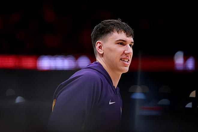 湖人轻取步行者 拉拉维亚防守亮眼助队登顶西部