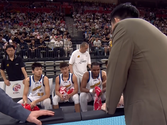 广厦惨败深圳15分 王博战术遭质疑