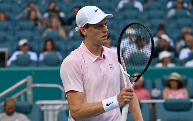 辛纳直落两盘轻取蒂亚福，大师赛15连胜锁定四强