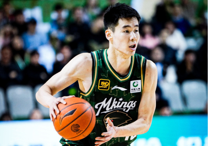 郭昊文右脚踝扭伤需休战两周，同曦冲击季后赛