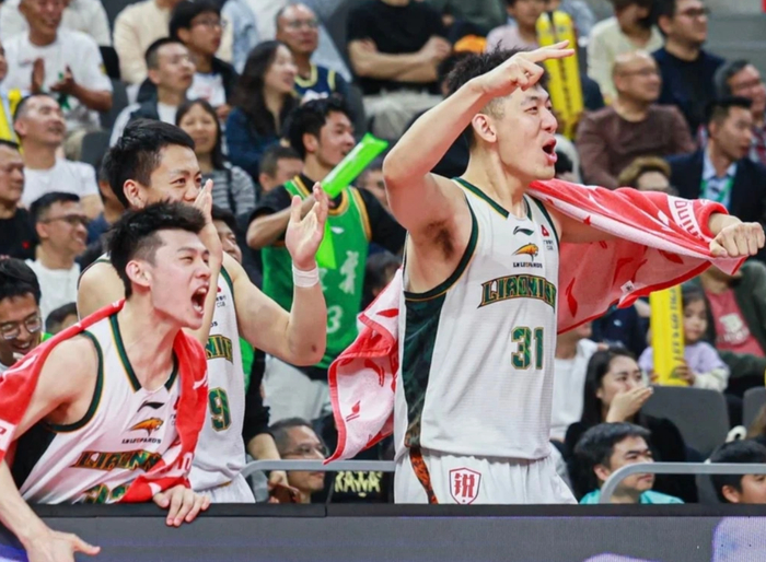 辽宁力克福建张陈治锋未登场引质疑 莱迪全面表