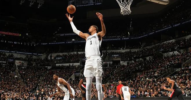 马刺G2遭开拓者逆转总比分1-1