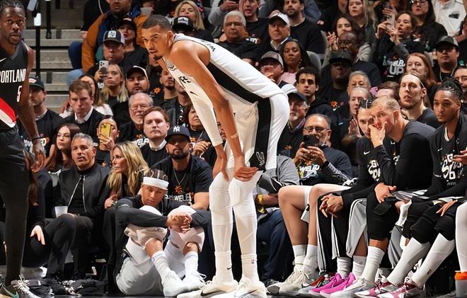 马刺G2遭开拓者逆转总比分1-1