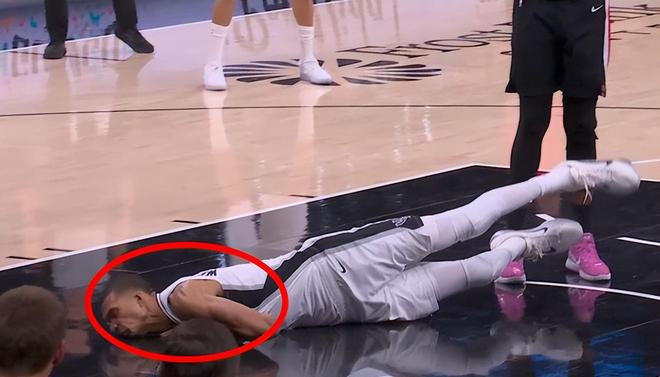 马刺G2遭开拓者逆转总比分1-1