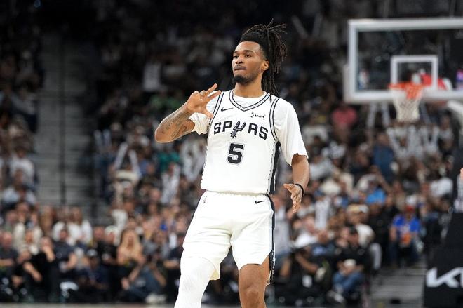 马刺G2遭开拓者逆转总比分1-1