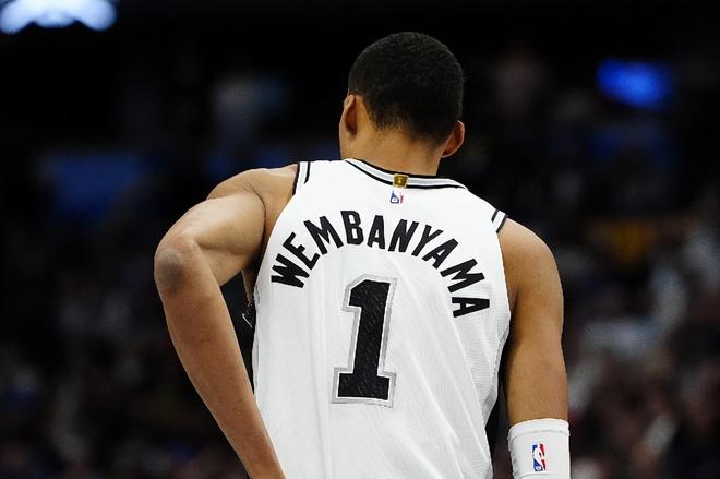 马刺G2遭开拓者逆转总比分1-1