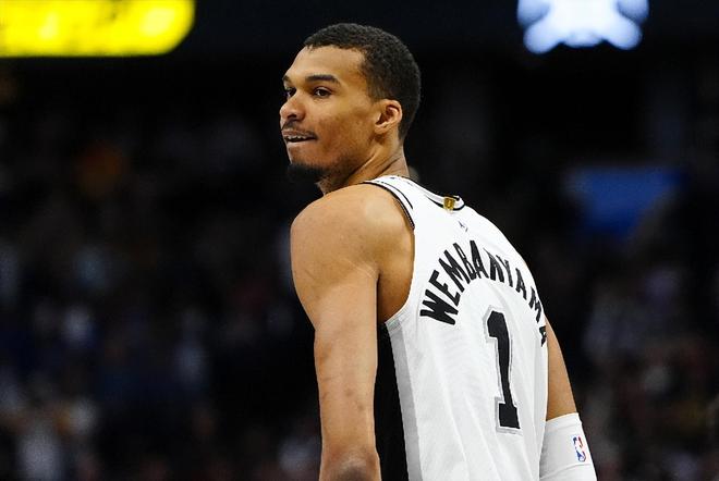 马刺G2遭开拓者逆转总比分1-1