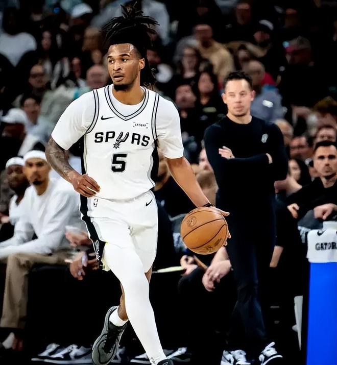 马刺G2遭开拓者逆转总比分1-1