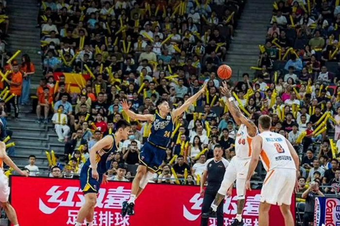 广东宏远主场惨败广州队 17分失利暴露球队隐患